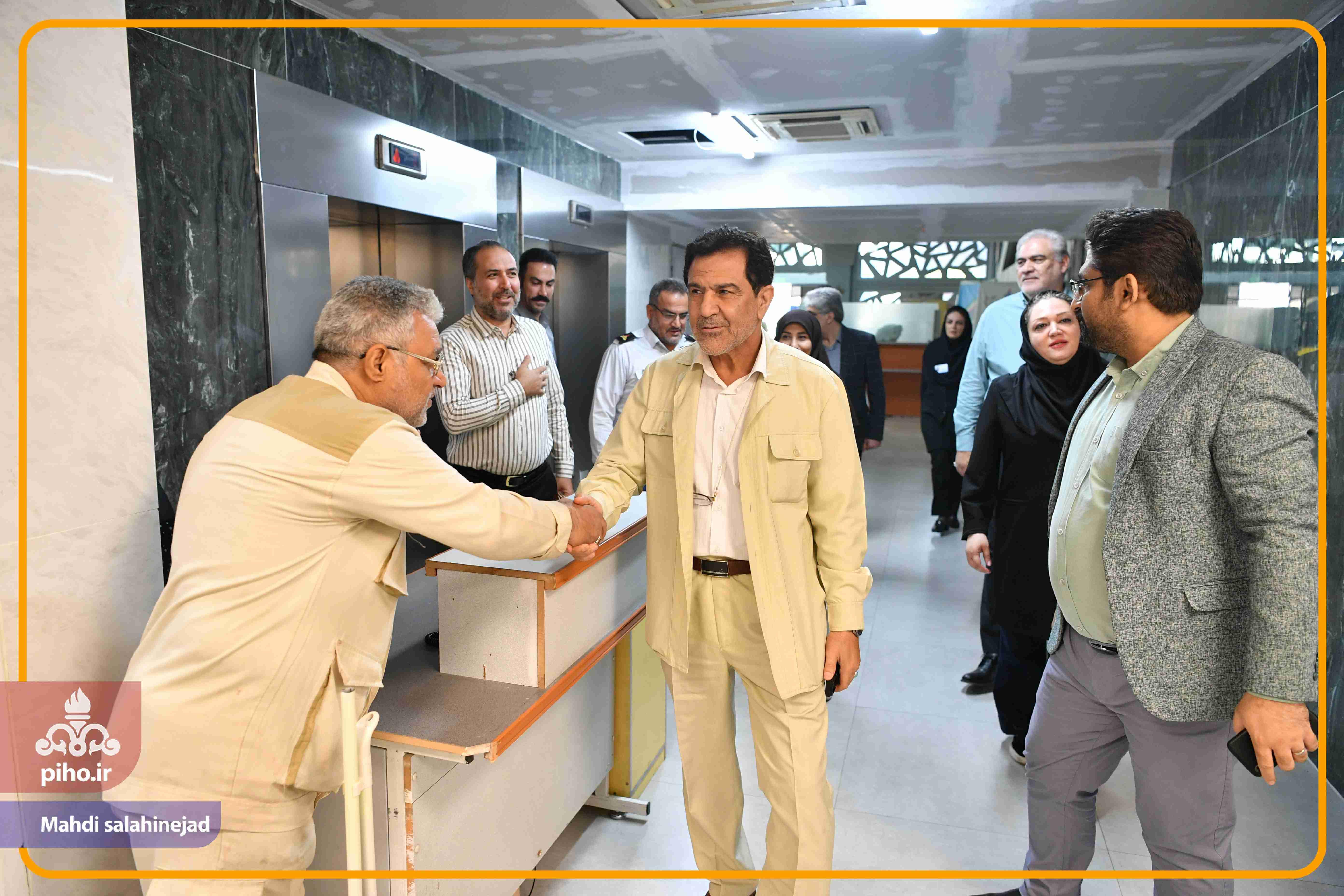 بازدید دکتر شجاع بیمارستان تهران 89