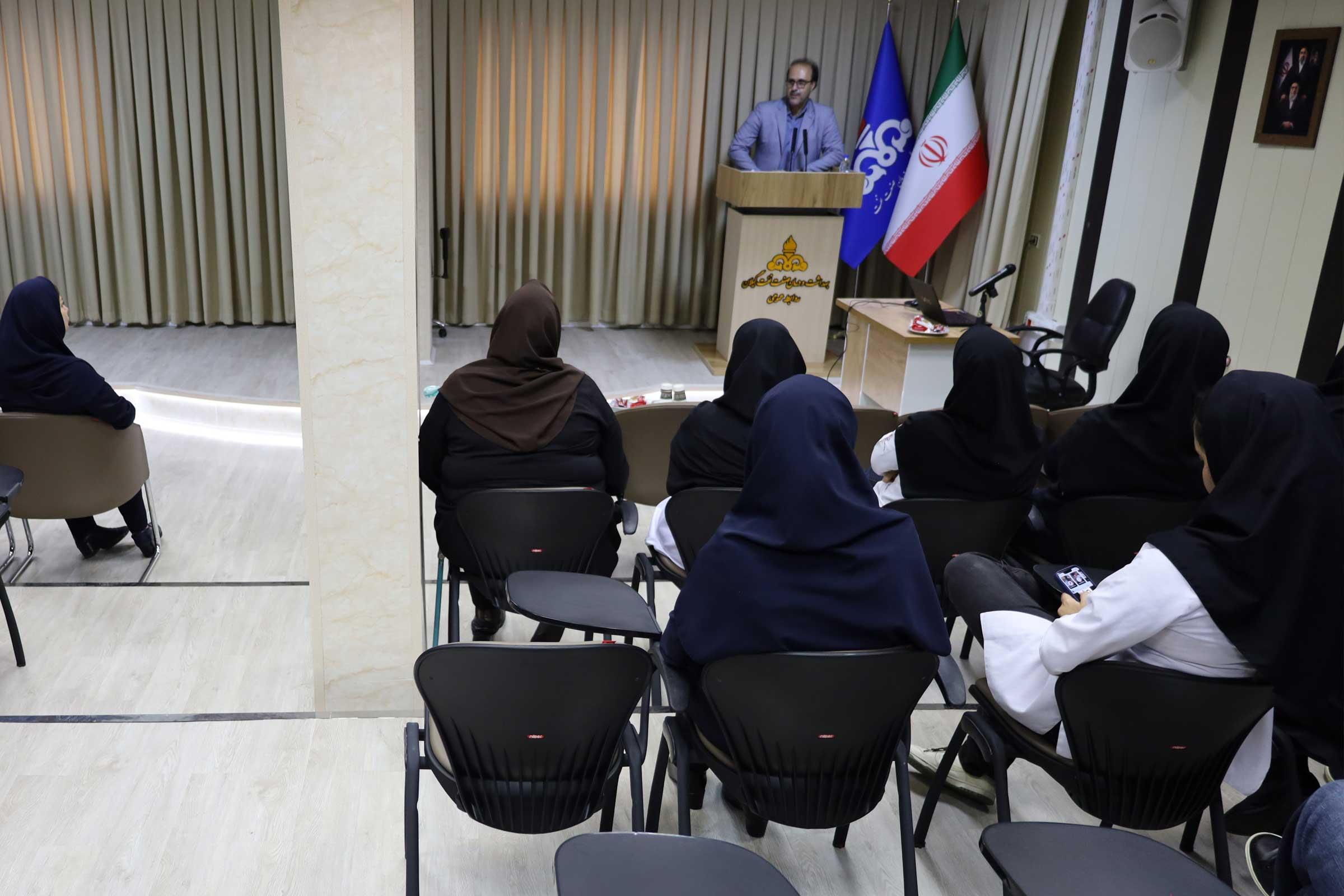 کارگاه آموزشی «اثرگذاری فضای مجازی در ایجاد جنگ شناختی» با تأکید بر خانواده‌های ایرانی 4
